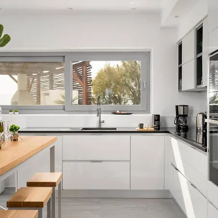 Villa Mikri Tranquilla - Beach, Seaview, Pool, Jacuzzi